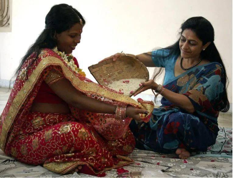 格鲁吉亚代孕合法国家_印度专职代孕的妇女_印度代孕法律现状